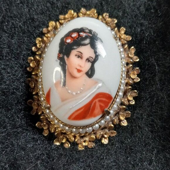 Florenza Limoge Hand-Painted Porcelain Brooch - Picture 1 of 7